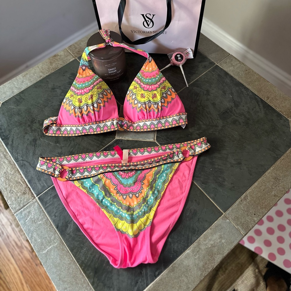 NWOT Victoria’s Secret Bikini Size Large